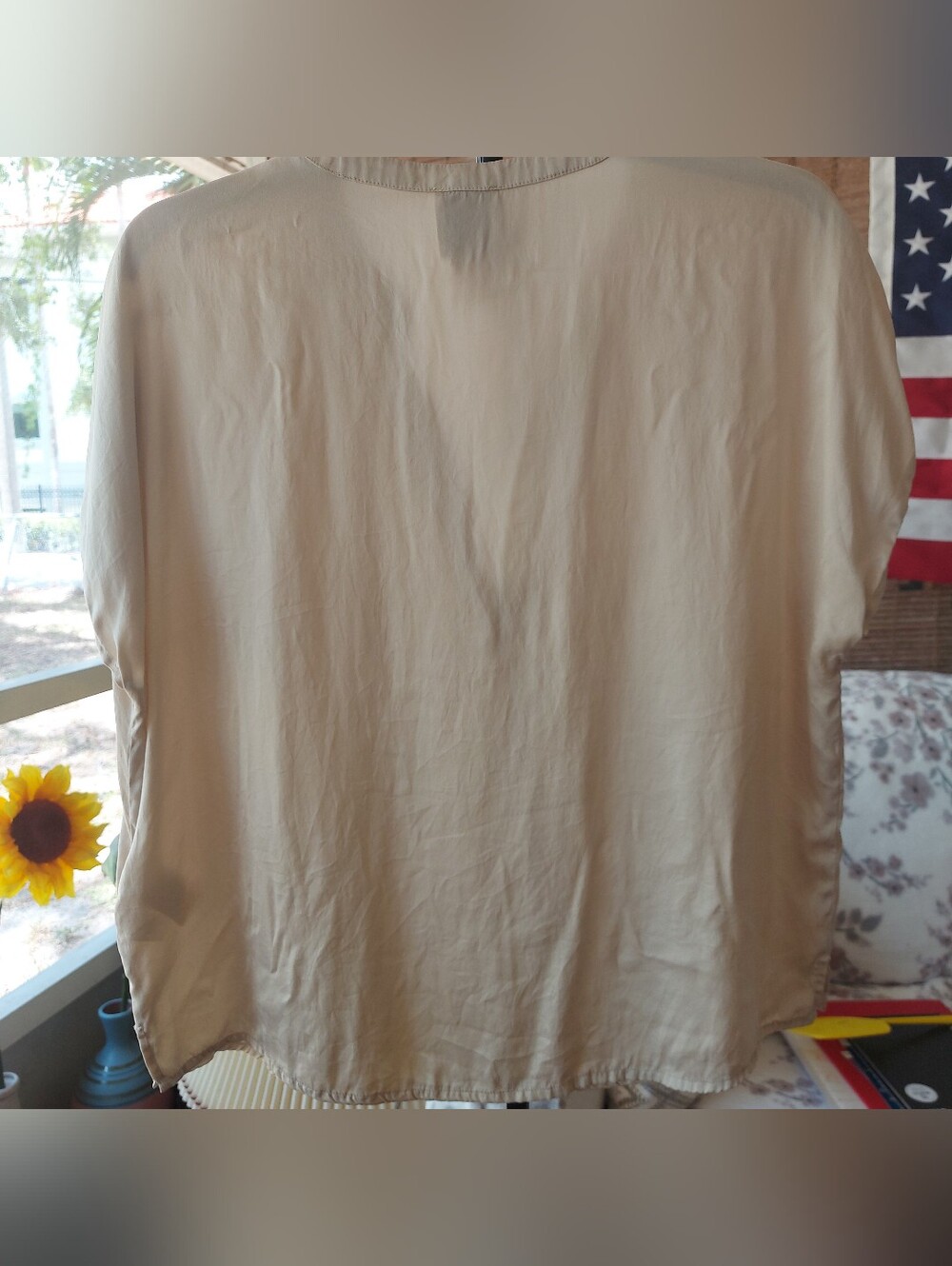 Women's blouse by the American brand Joie — 100% silk - Picture 9 of 9